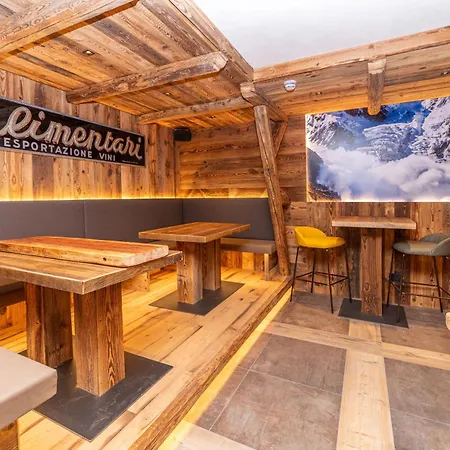 Avalanche - Alpine Boutique 3*